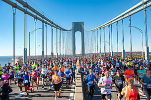 People running in the NYC Marathon