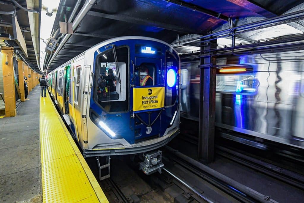 New r211 phasing service on the a line